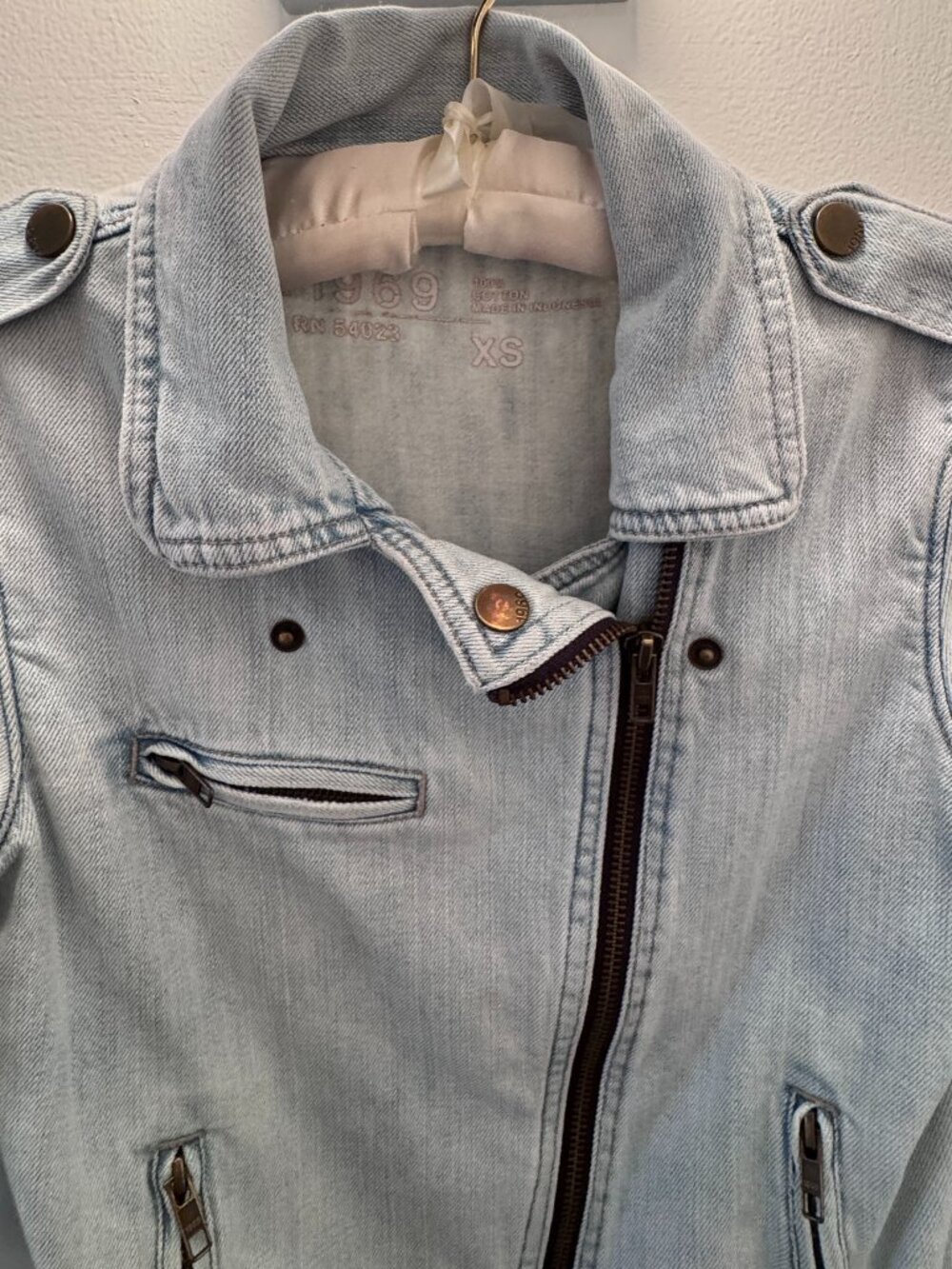 GAP Light Wash Denim Moto Women's Jacket XS Distressed Zip Jacket,Good Condition - Picture 4 of 11
